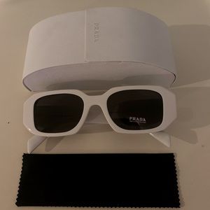 Prada Milano SPR 17WF Shades